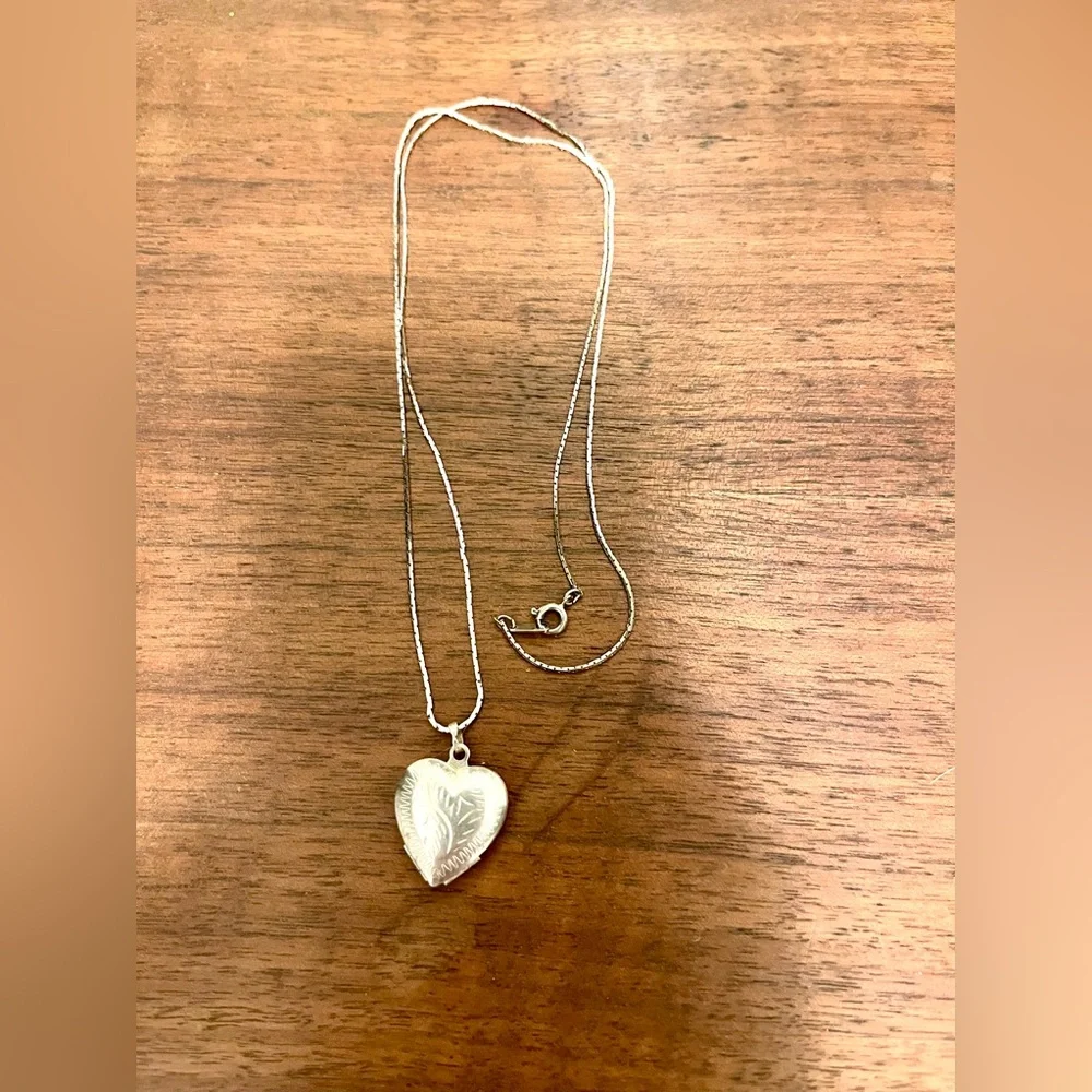 4 Photo Heart Locket Artisan Engraved Pendant Necklace, 925, RARE FIND!- Vintage - Picture 16 of 16